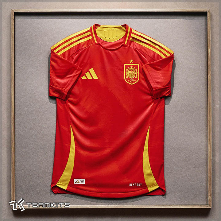 لباس اسپانیا برای یورو 2024
