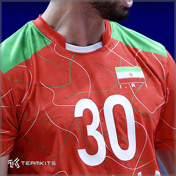 چرا لباس تیم ملی والیبال بدون برند است؟